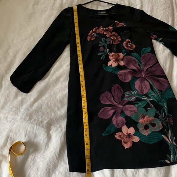 Le Chateau Women’s Sz. XS Wing Sleeved Dress - Picture 6 of 8